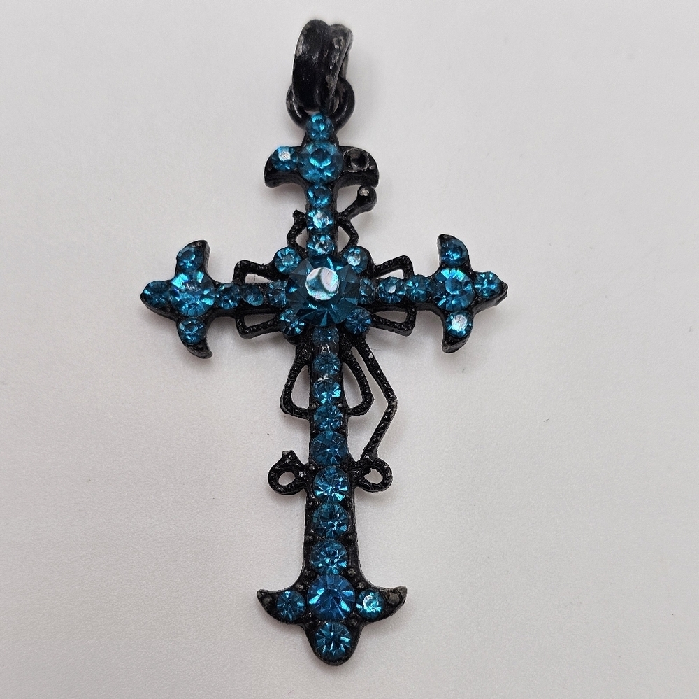 Charm - Picture 5 of 8
